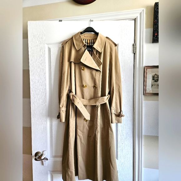 Burberry Jackets & Blazers - Genuine vintage Burberry Trenchcoat